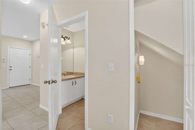 Building Photo - 15843 Fishhawk View Dr