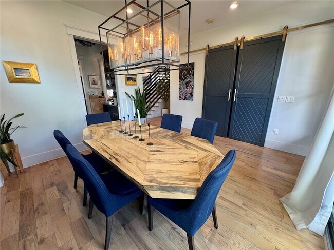 Building Photo - 805 Cordell St