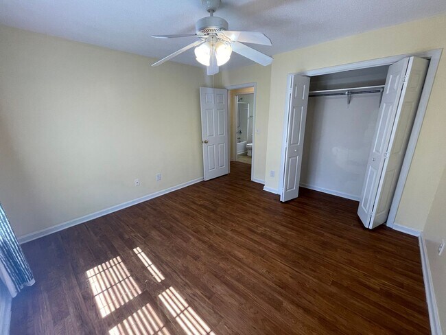 Building Photo - Nice Brick 3/2 House in Garden Lakes- $1,495