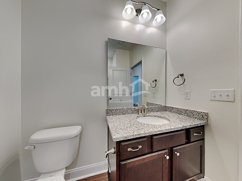 Building Photo - 118 Thatchet Dr