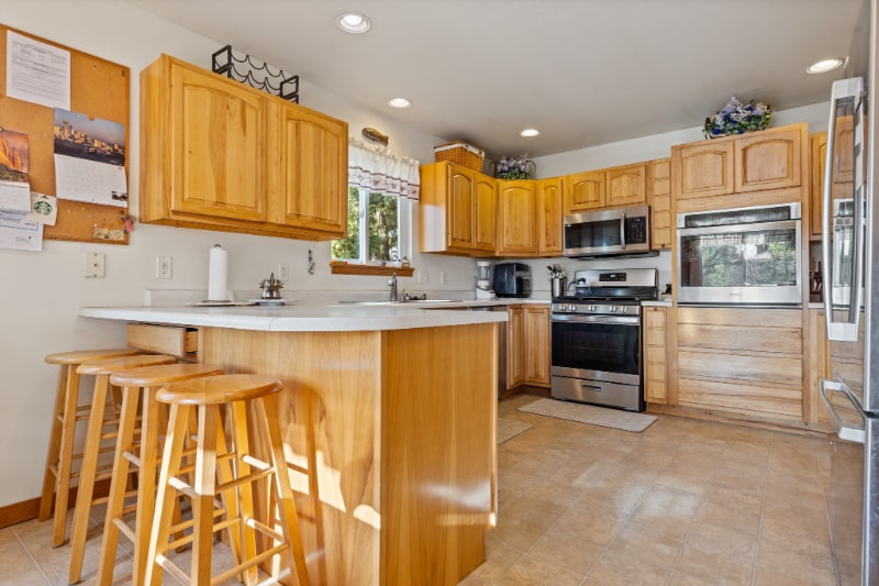 Building Photo - 670 Riverside Rd