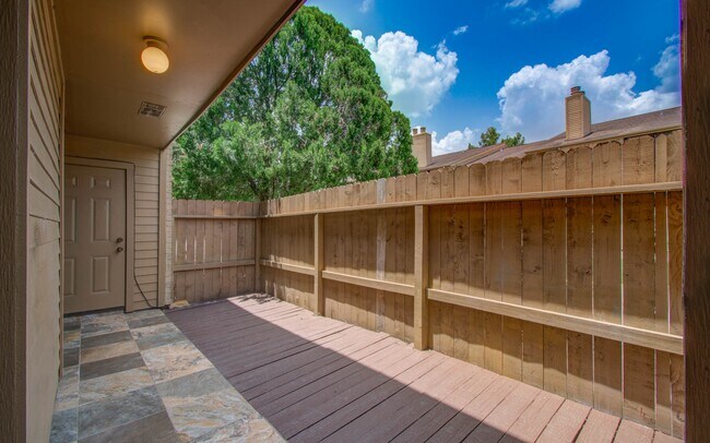 Building Photo - 10555 Turtlewood Ct