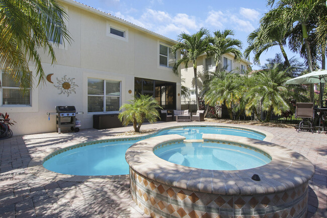 Building Photo - 8210 Calterra Dr