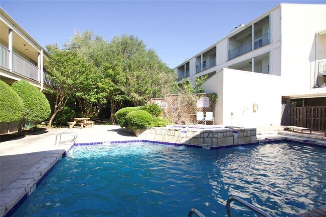 Building Photo - 3840 Far W Blvd