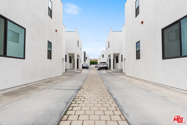 Building Photo - 9109 N Nilo Ln
