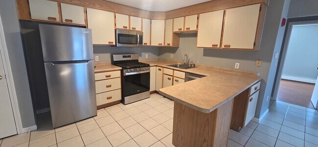 Building Photo - 302 Knights Bridge Dr