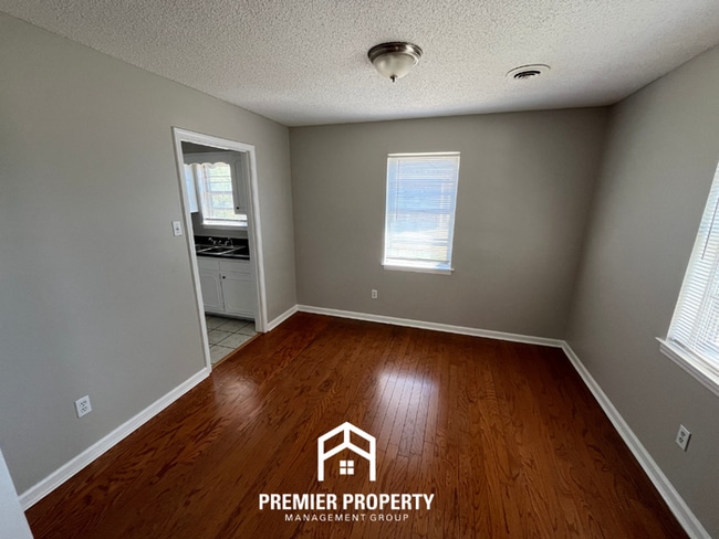 Building Photo - Charming 3BR Home in 38118 | Hardwood Floors & Spacious Fenced Backyard