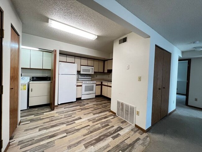 Building Photo - $1,095 | 2 Bedroom, 1 Bathroom Condo | Pet...