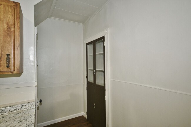 Building Photo - 1243 Evans St