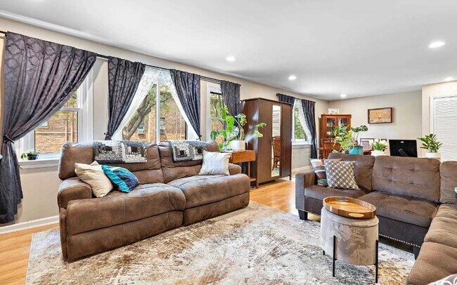 Building Photo - 741 10th St