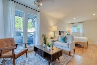 Building Photo - 2526 Durwood St