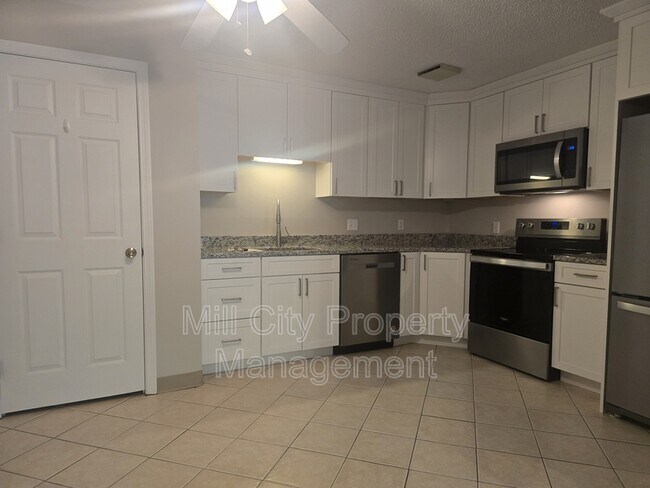 Building Photo - 1 Northbrook Dr