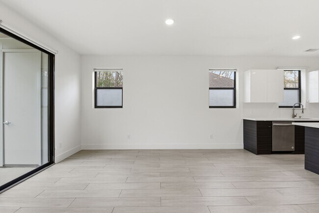 Building Photo - 1530 Primrose St