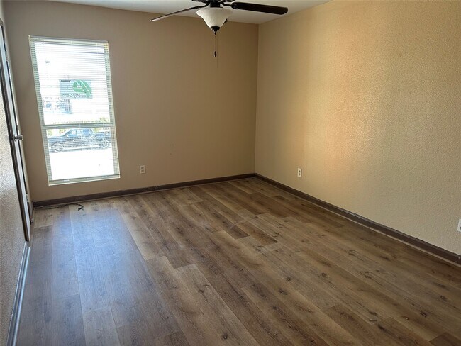 Building Photo - 10100 S Gessner Rd