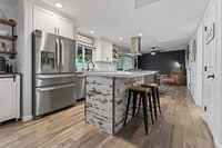 Building Photo - 976 Di Marino St