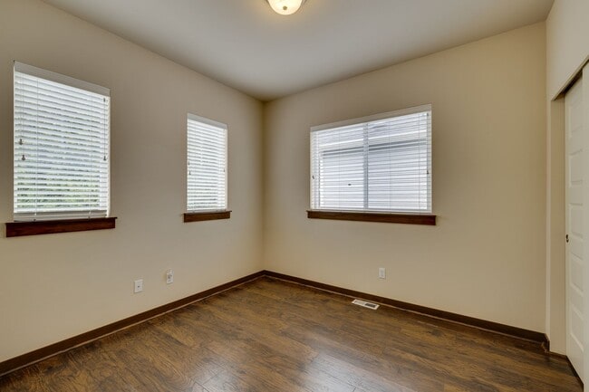 Building Photo - Bothell 4 Bedroom, Northshore Schools!
