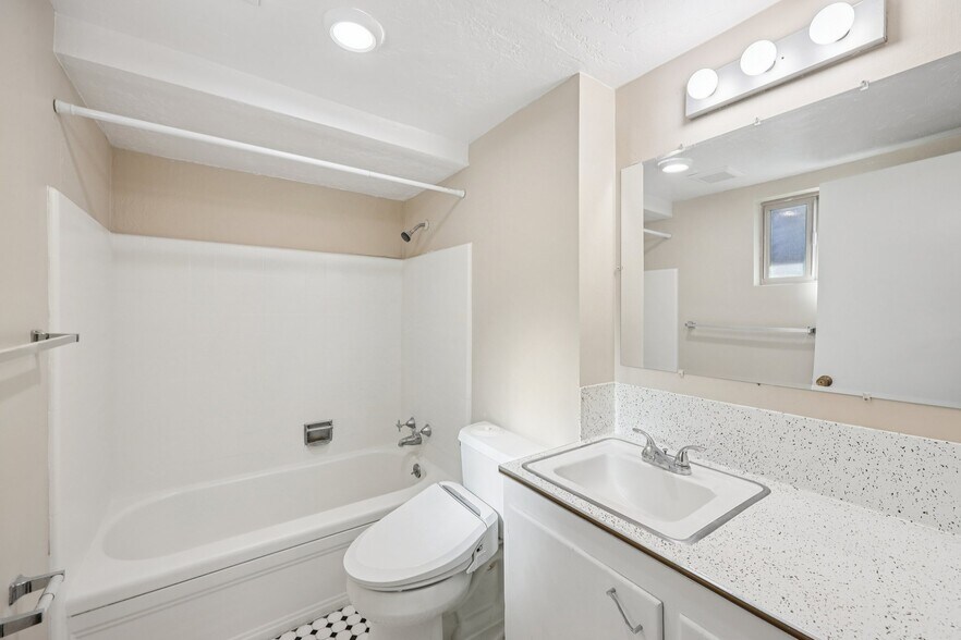 Building Photo - 1850 S Wasatch Dr