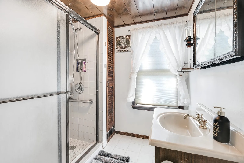 Building Photo - 49 Delafield St