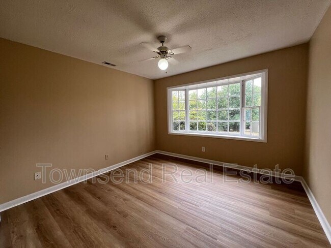 Building Photo - 6458 Easthampton Rd