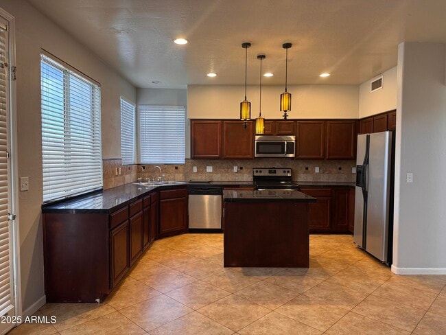 Building Photo - 1319 E Cathedral Rock Dr