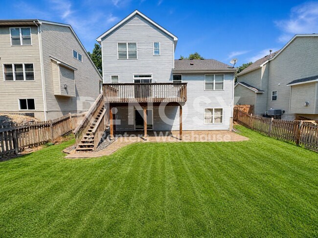 Building Photo - Available September 1st 3 Bedroom 3 Bath Single Family Home in Plymouth
