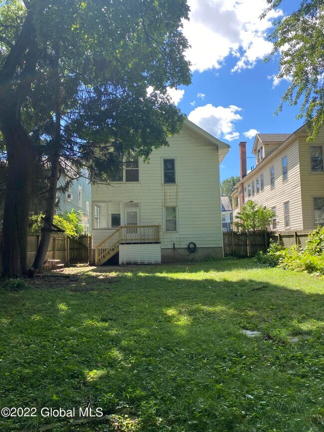 Building Photo - 663 Hudson Ave