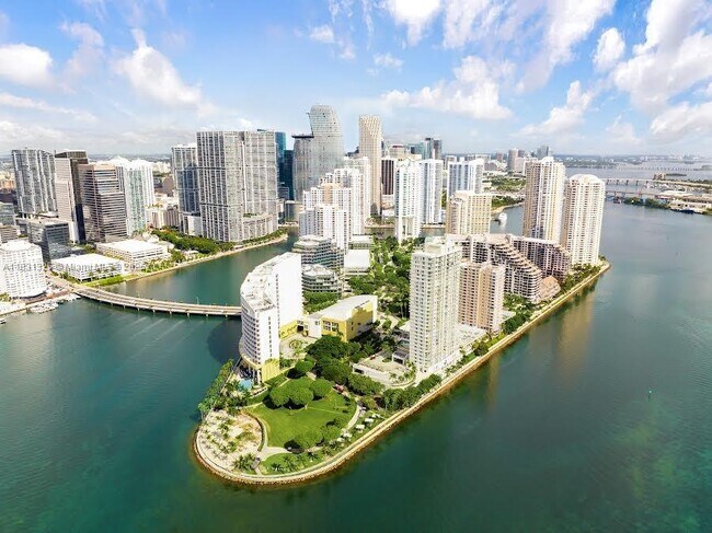 Building Photo - 540 Brickell Key Dr