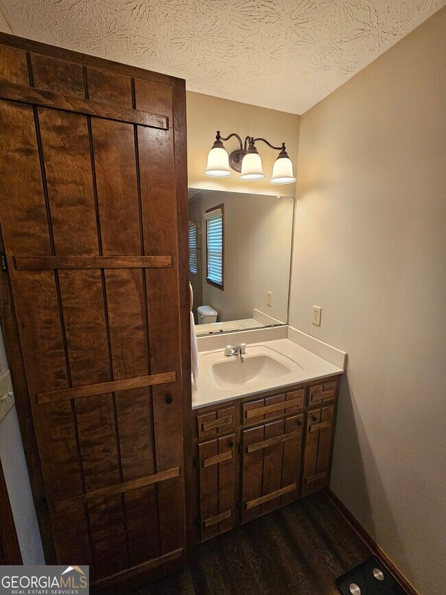 Building Photo - 6090 Strickland Town Rd