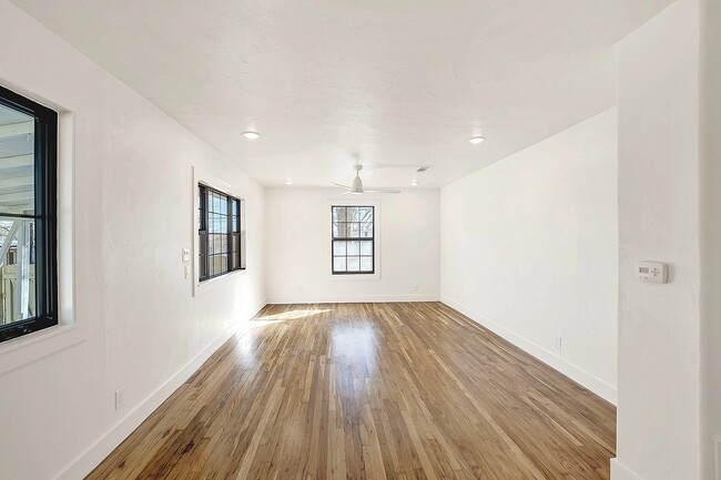 Building Photo - 510 Parkview Blvd