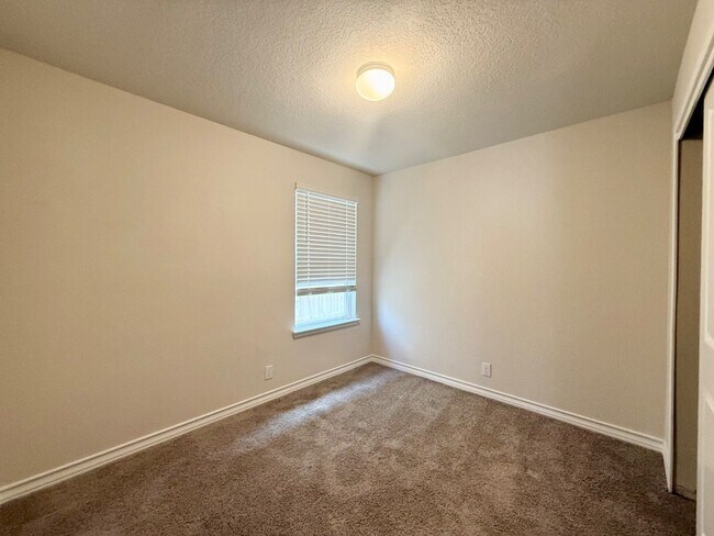 Building Photo - 13512 Boothe Grv