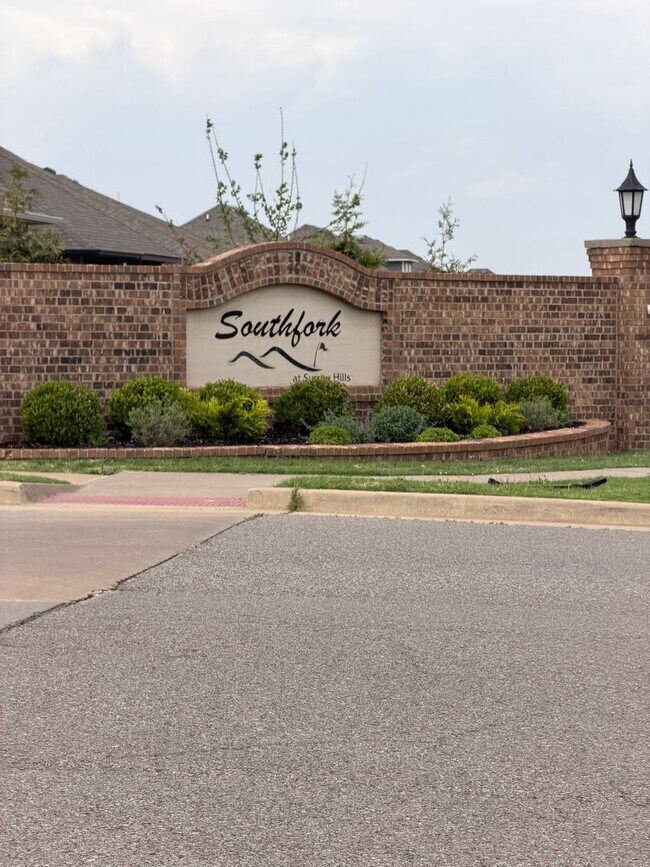 Building Photo - Community Pool - Lawn Care Included - Storm Shelter - Community Pool