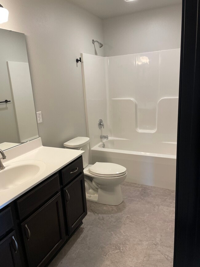 Building Photo - Central Square