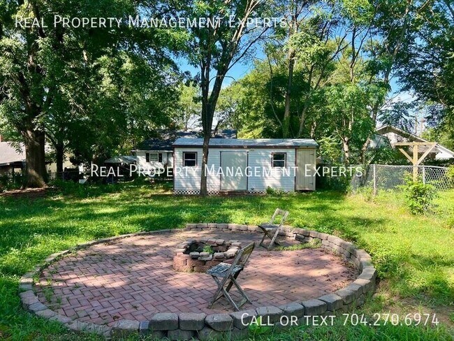 Building Photo - 319 Doster Ave