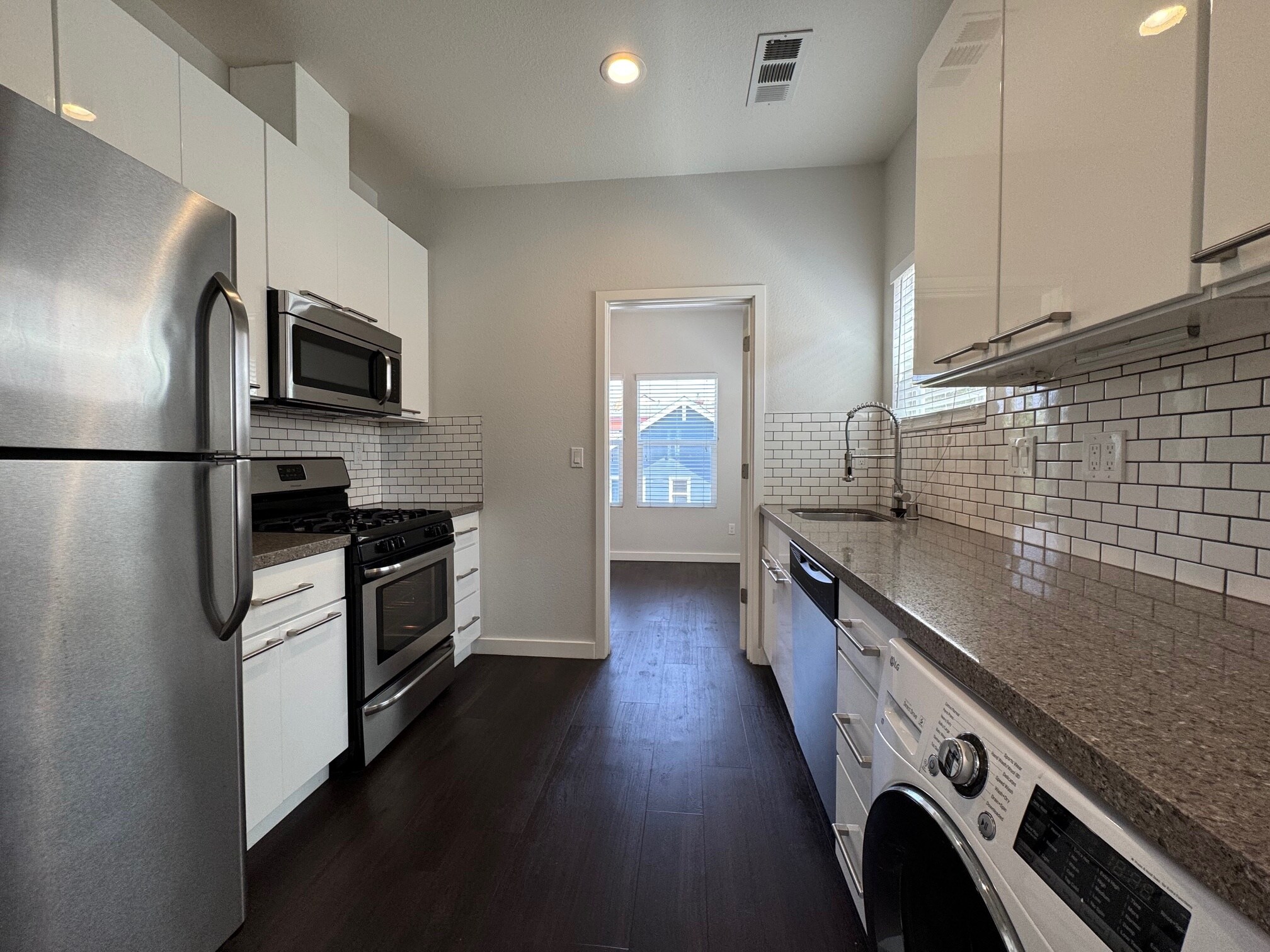 Building Photo - 374 41st St