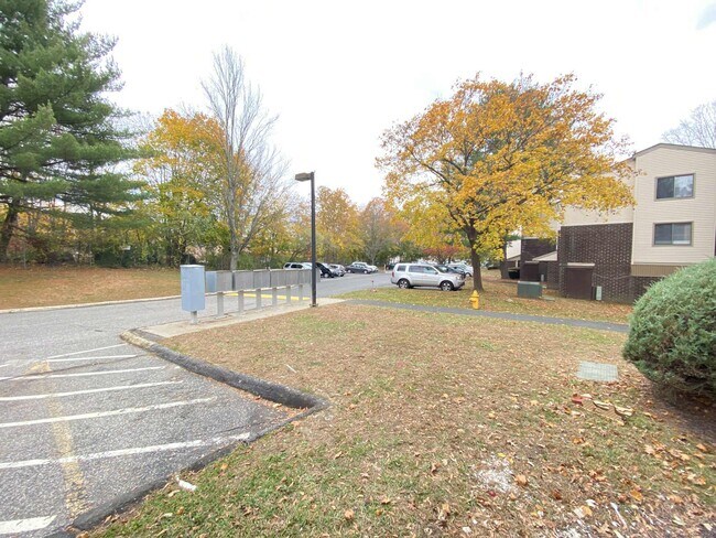 Building Photo - 7 Padanaram Rd