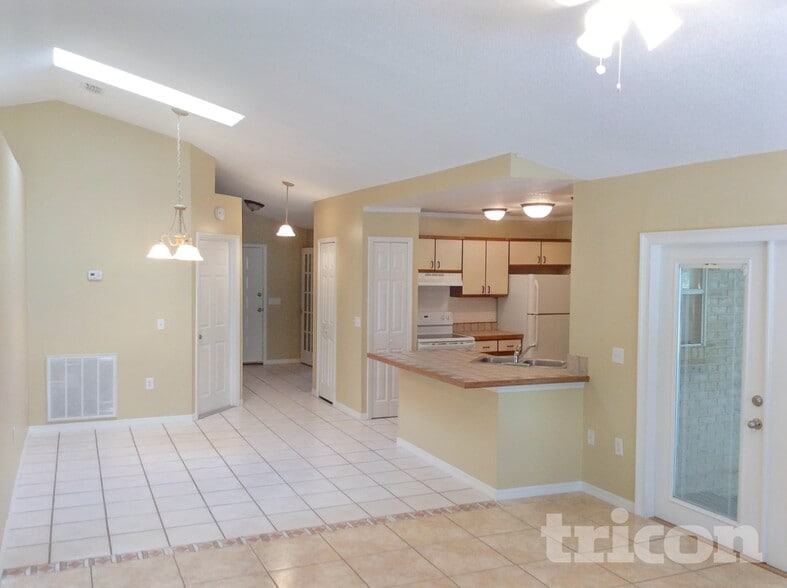 Building Photo - 2884 Forest Edge Dr