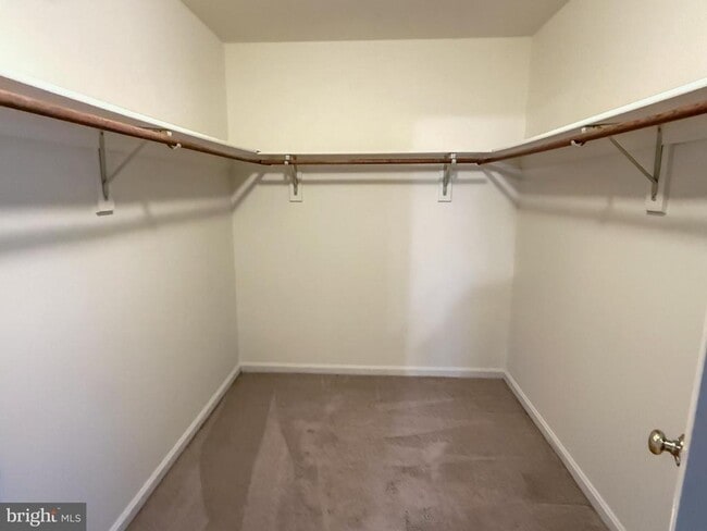 Building Photo - 15292 Surrey House Way