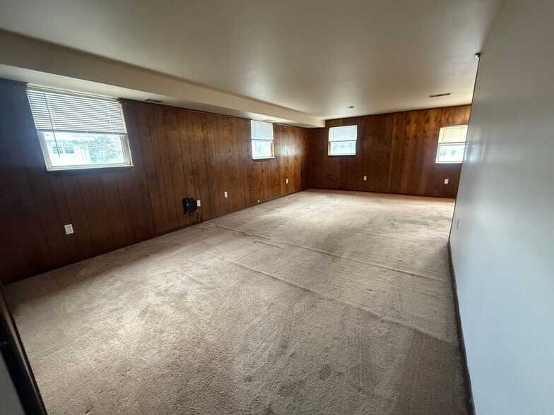 Building Photo - 537 Brandt Ave