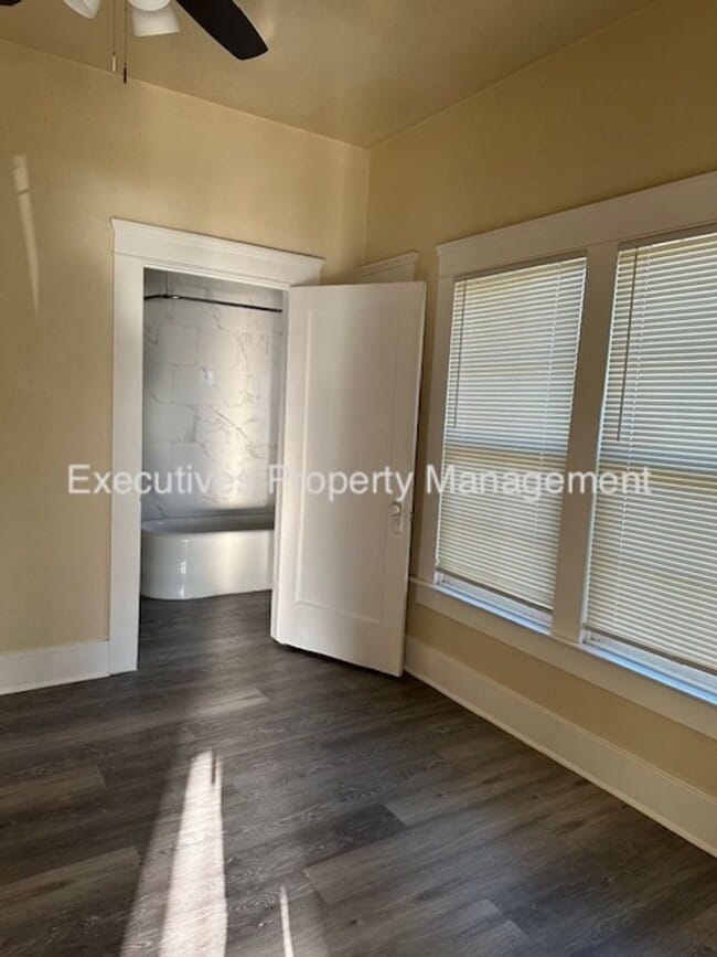 Building Photo - 119 E Main St