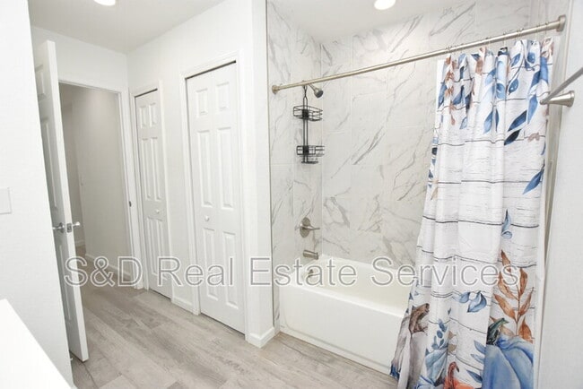 Building Photo - 3032 Spirit Lake Dr