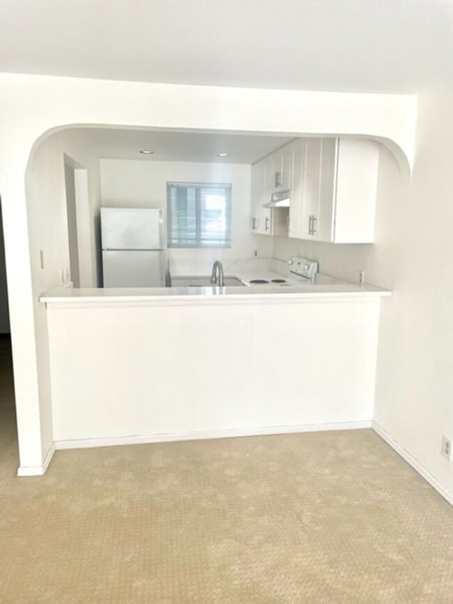 Building Photo - Location, Location, Location Prime Bellevue Condo with Private Balcony