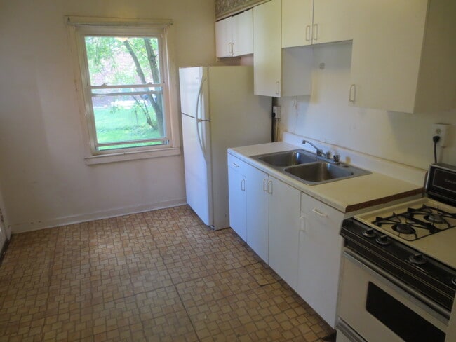 Building Photo - 339 Hemlock Dr