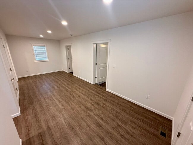 Building Photo - 1329 Elm St