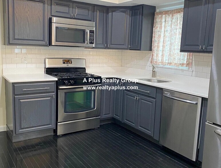 Building Photo - 840 South St