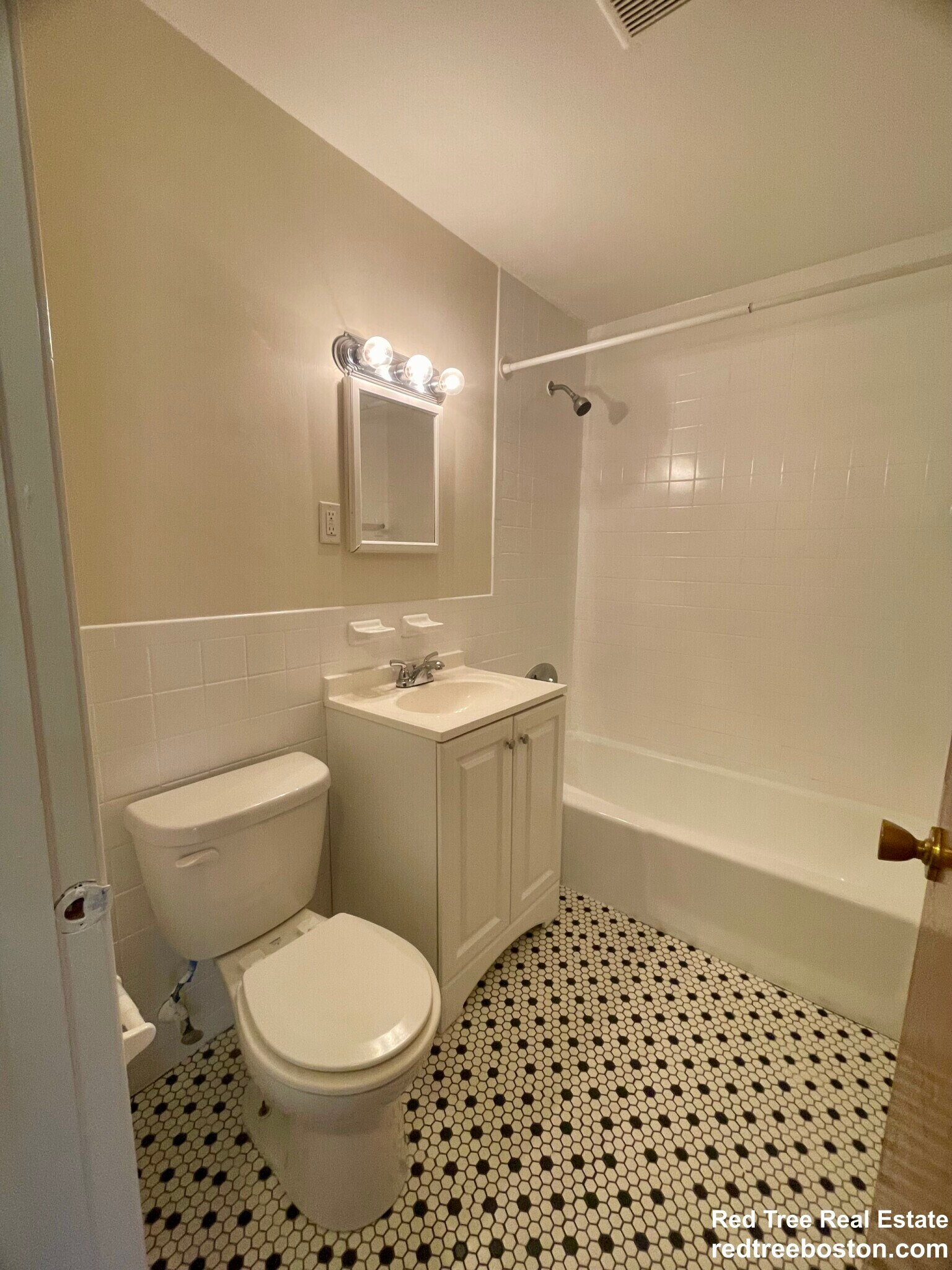 Building Photo - 24 Whites Ave