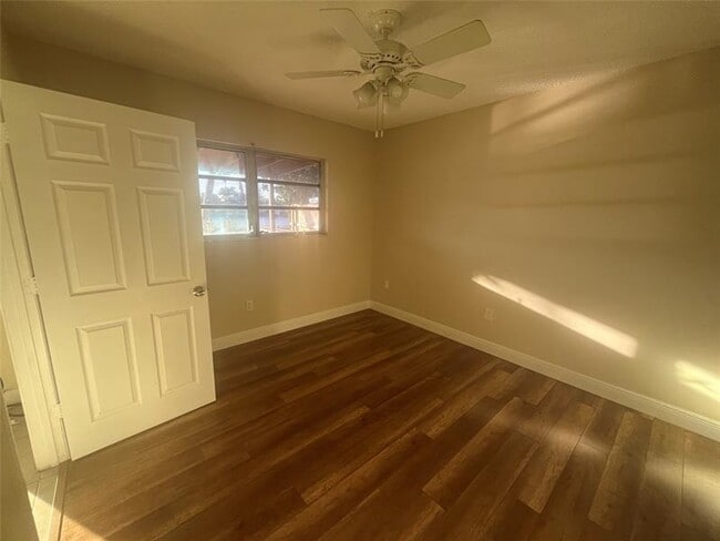 Building Photo - 5507 SW 24th Ave