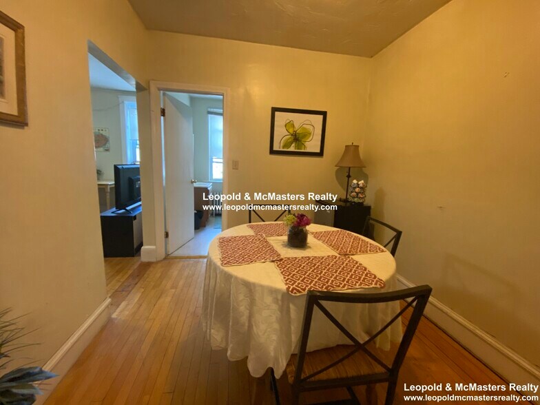 Building Photo - 138 Davis Ave