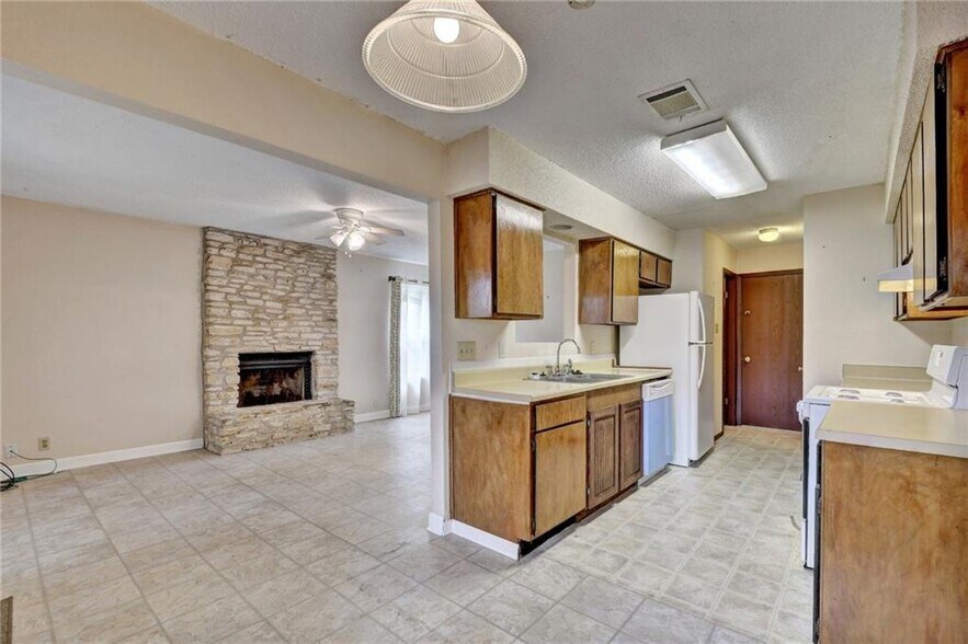 Building Photo - 412 Parkhill Cv