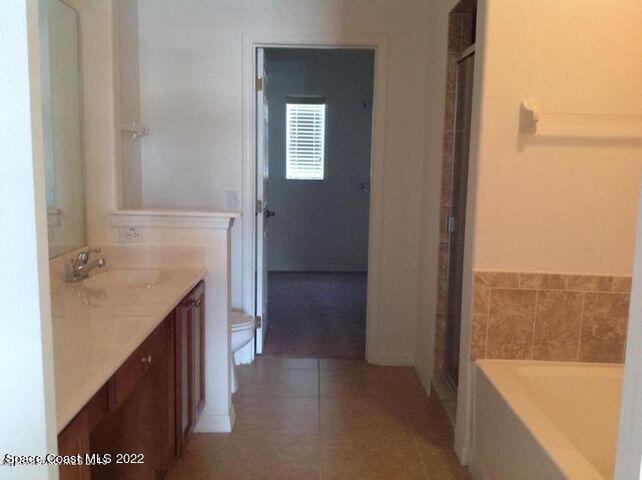 Building Photo - 131 Majestic Bay Ave