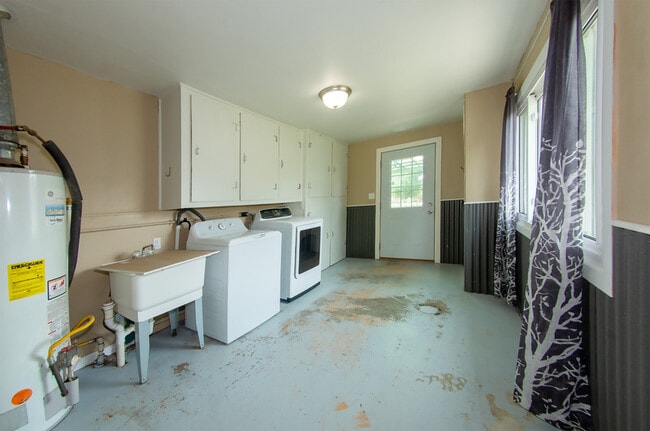 Building Photo - 210 Seymour Ave